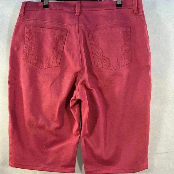 Gloria Vanderbilt Amanda Slimming Effect Pink Denim Bermuda Shorts - Picture 2 of 6